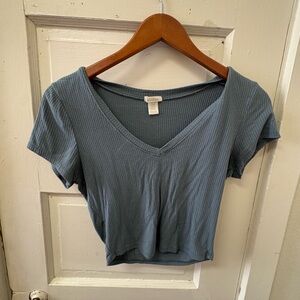 Bozzolo Ribbed V-Neck Cropped Top in Slate Blue